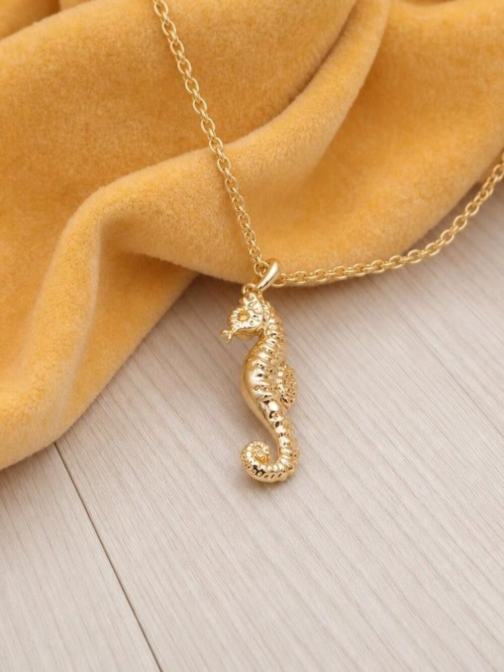 Kendra Scott Seahorse Gold Short Necklace Gold NEW